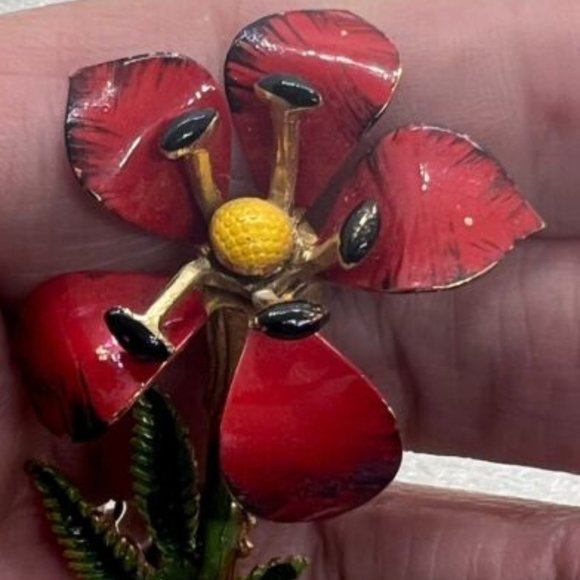 HATTIE CARNEGIE Vintage FLOWER BROOCH Pin Red Enamel Costume Jewelry - Picture 3 of 9